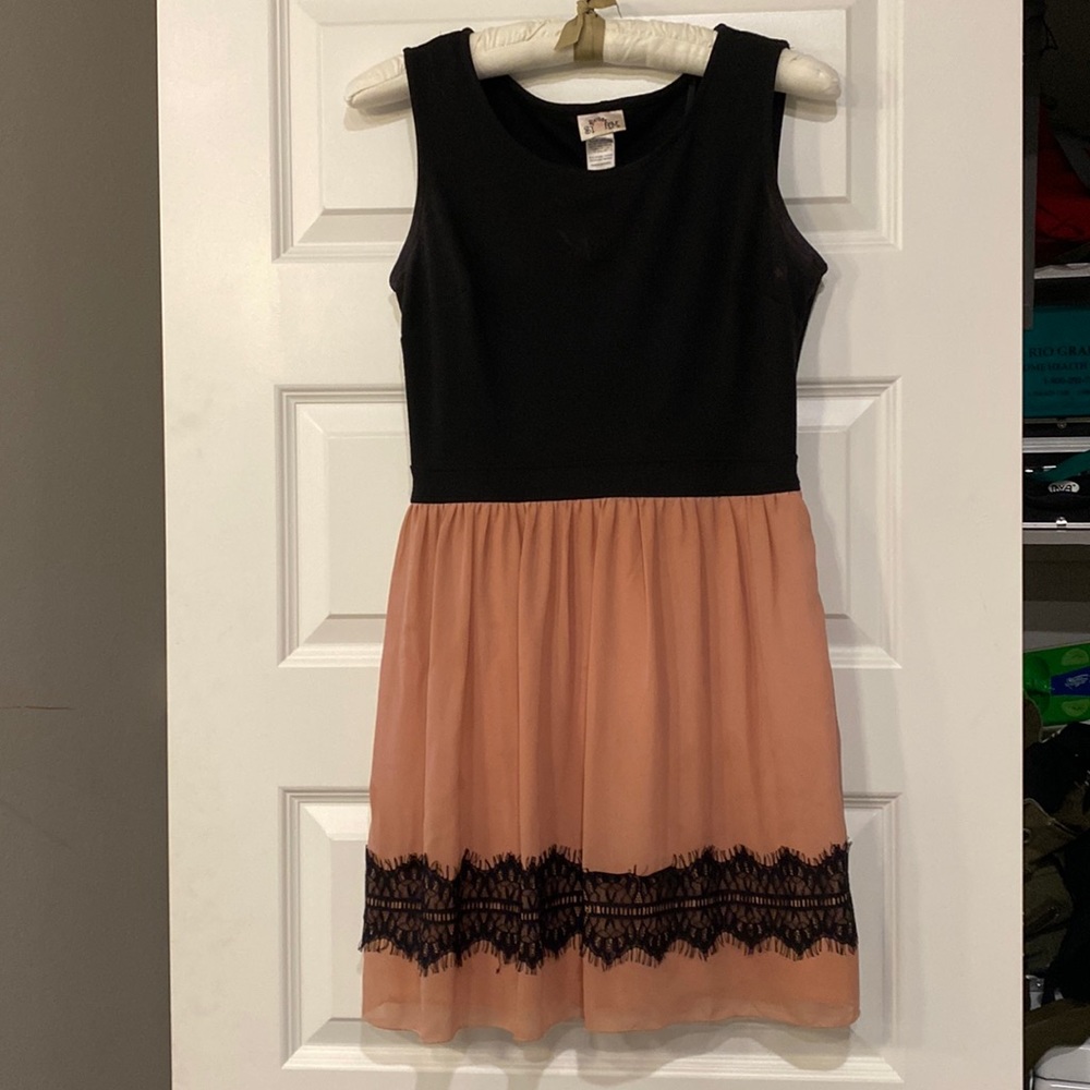 SweetStorm 👗 A-Line Pink & Black Dress w/ lace detail & keyhole back opening 👗